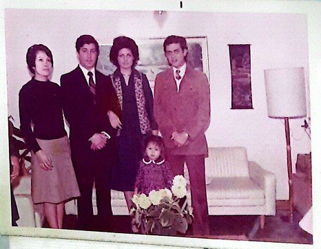 El casamiento de Ana María: de izquierda a derecha: Mercedes Esquivel; José María “Tico”, Ana María 	y Freddy Bortoluzzi