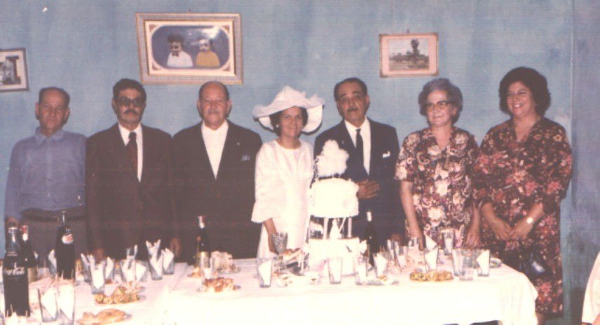 Negro Bardin, el abuelo Juan María, tío Armando (esposo de Dalida), los novios, la madre novia y la 	abuela Zulema
